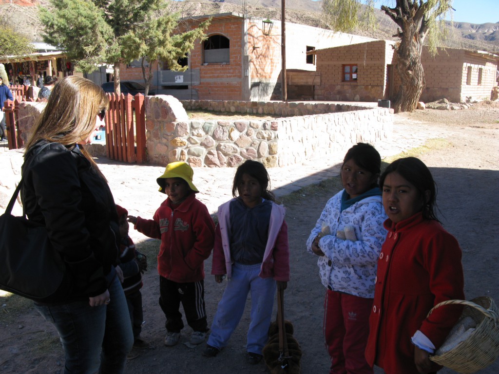 Entrega de ropa en el norte argentino