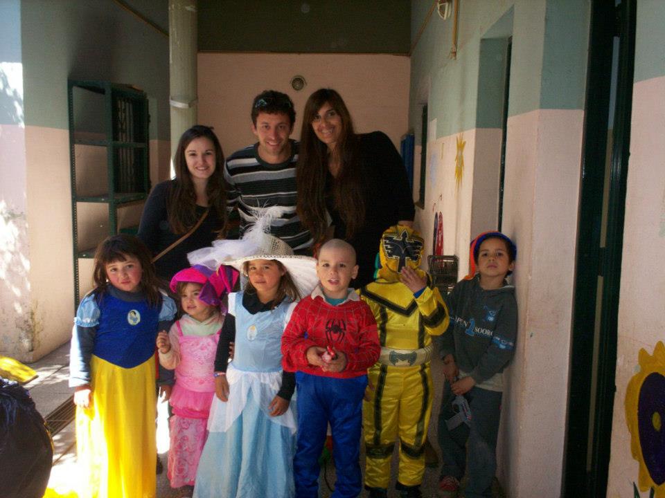 Entrega de juguetes al “Hogar Feliz” (CEC Nº 801)