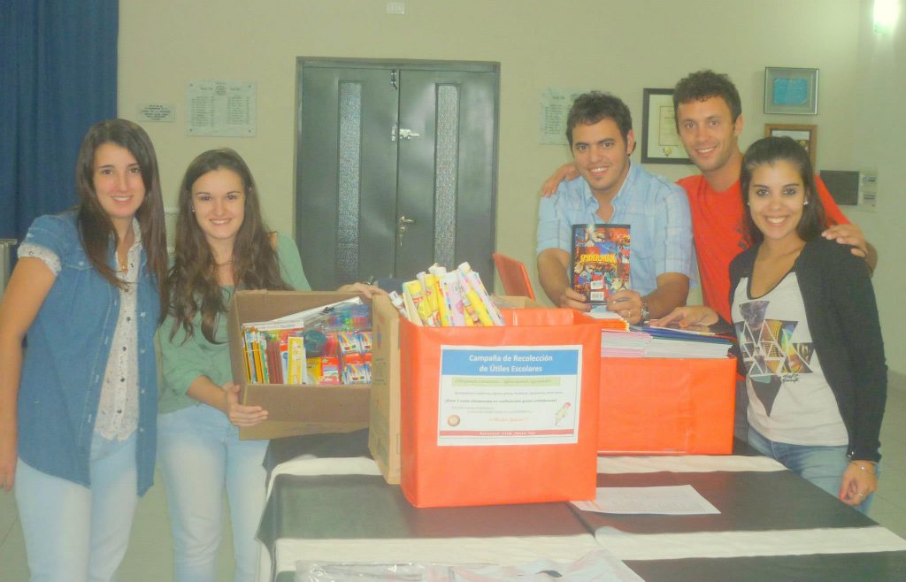 Colecta de material escolar (2013)