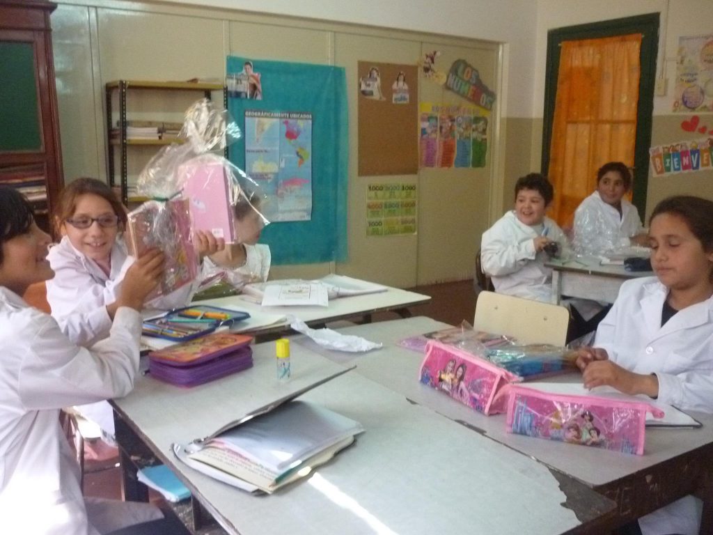 Entrega de material escolar a la escuela rural Nº4 “Adolfo Alsina