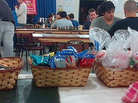 Cantina en torneo de ajedrez organizado en la sede rotaria