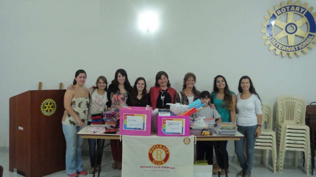 Entrega de útiles escolares a Escuelas 31 (Laplacette) y 35 (“Cerrito Colorado”)