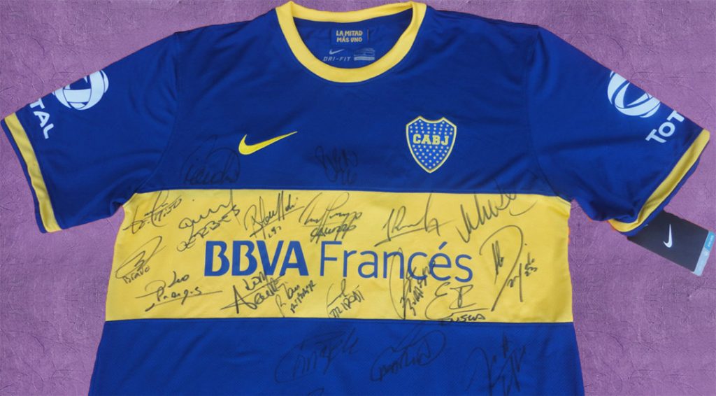 Subasta de camiseta de Boca autografiada