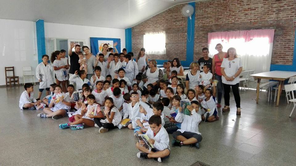 Entrega de útiles escolares recolectados en la campaña anual