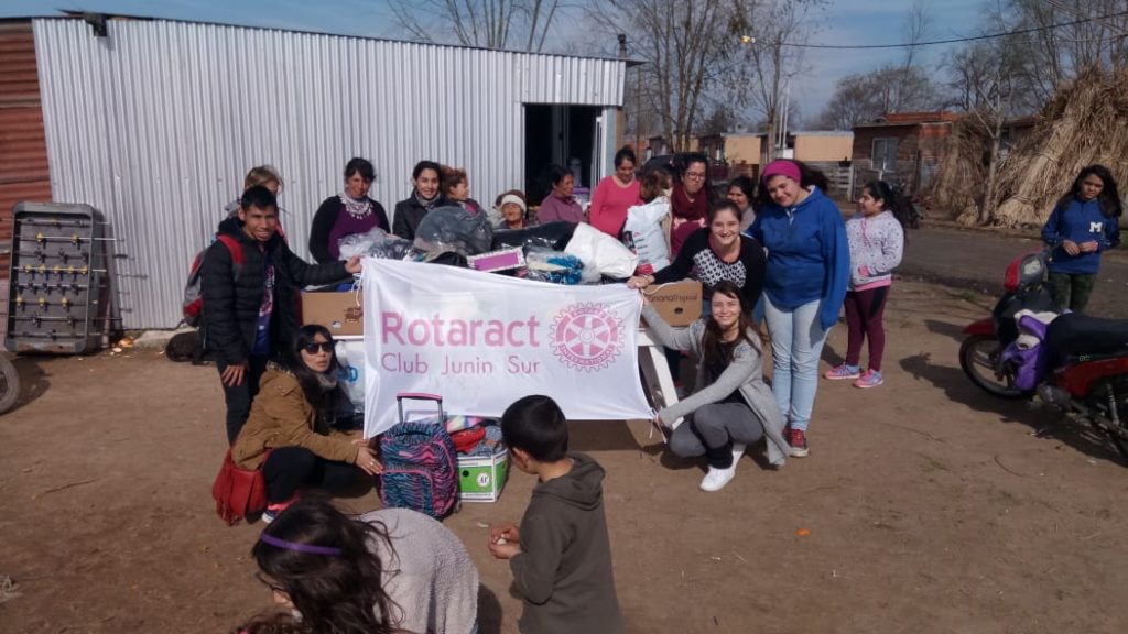 Entrega de ropa de abrigo