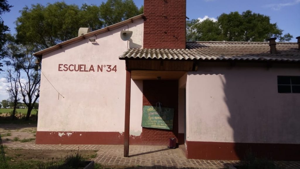 Donación de pintura a Escuela 34