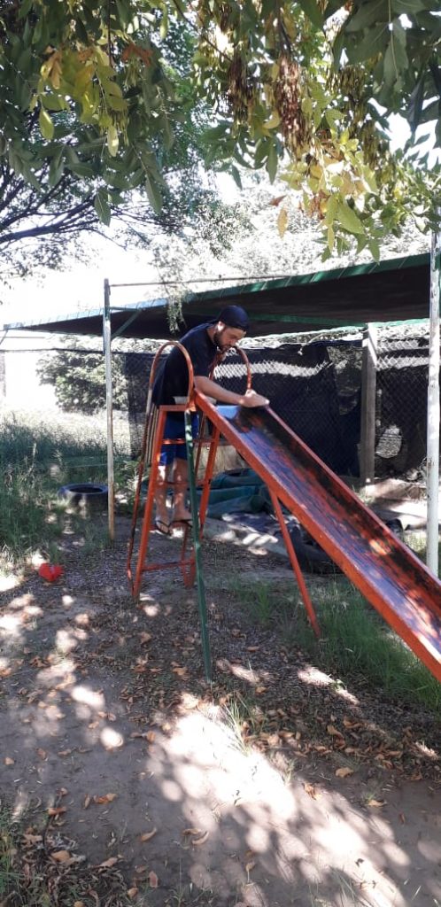 Restauración de juegos en Jardín de infantes N° 921