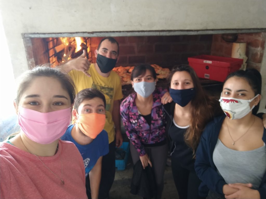 Pollos arrollados “take away” a beneficio