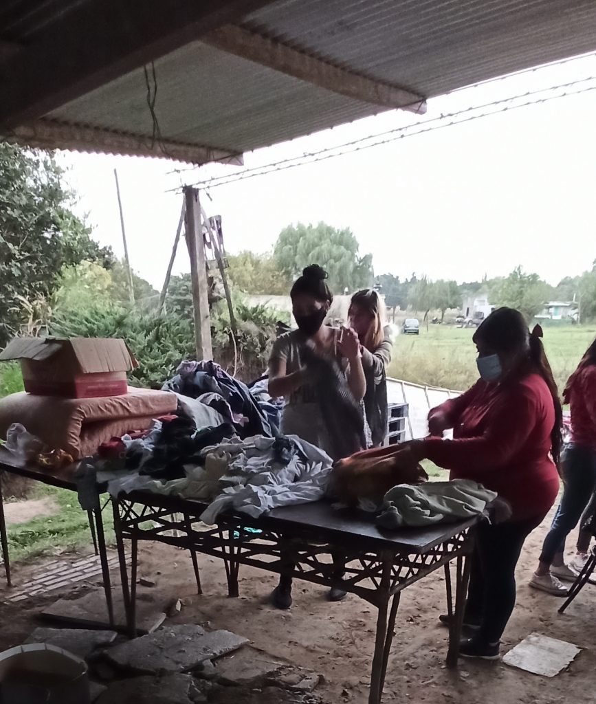 Entrega de ropa Barrio San Antonio